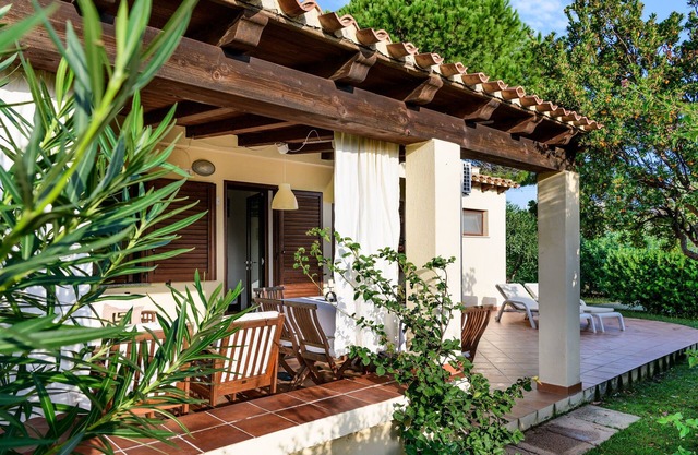 Villa 'Leonilde' con terraza privada, Wi-Fi y aire acondicionado