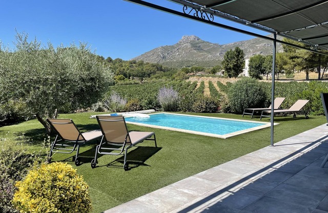 Villa ubicada en el corazón de Provenza con piscina privada en 3 hectáreas.