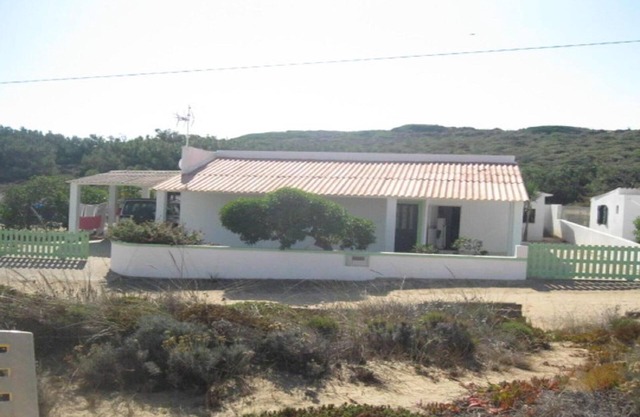 Villa ubicada en la playa de Monte Clérigo, ubicada a 200 metros de la playa, saludable