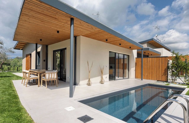 Villa 'Luma con piscina privada' con vistas a la montaña, Wi-Fi y aire acondicionado