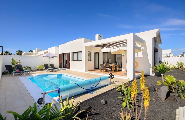 Casa de vacaciones con vistas a la montaña, piscina, terraza y Wi-Fi