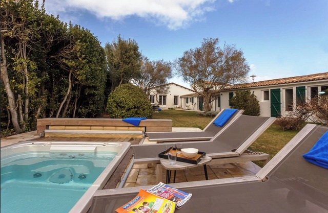 Villa Luxueuse 4 Chambres Proche Plage / Luxurious Villa 4BR Near Beach