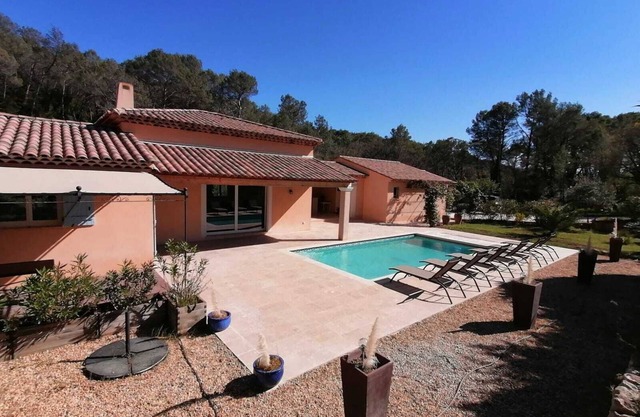 Villa Luxueuse au Calme D'une Pinède