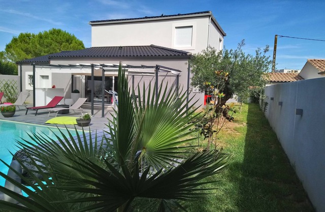 Villa de lujo 6/8 personas con piscina y jacuzzi.