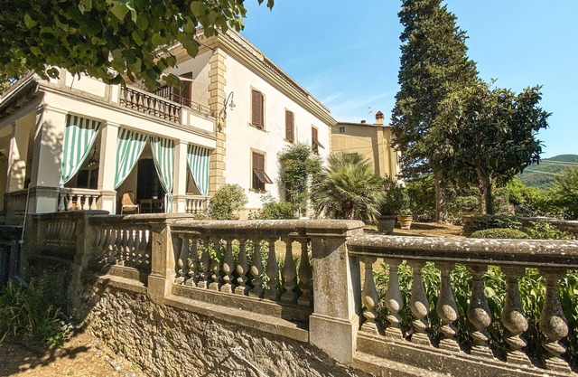 Villa Lya - Residencia de estilo Liberty con PISCINA y WI-FI