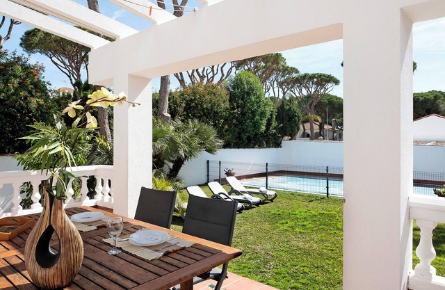 Villa 'Margaritas' con piscina privada, Wi-Fi y aire acondicionado