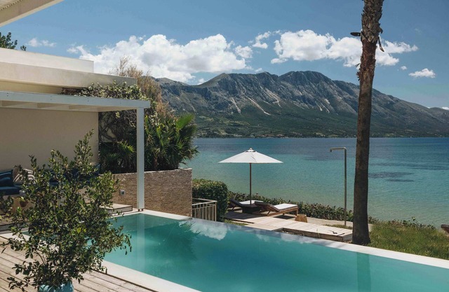 Villa Madouri. Villa de 5 dormitorios frente al mar con piscina privada