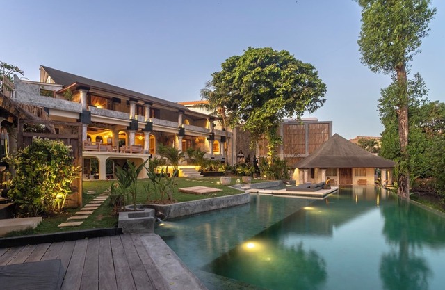 Villa Maison Matisse | Luxury 5BR Riverside Villa Oasis near Seseh