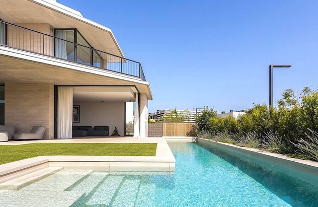 Villa Majestic in Sitges with Private Pool and Air Conditioning