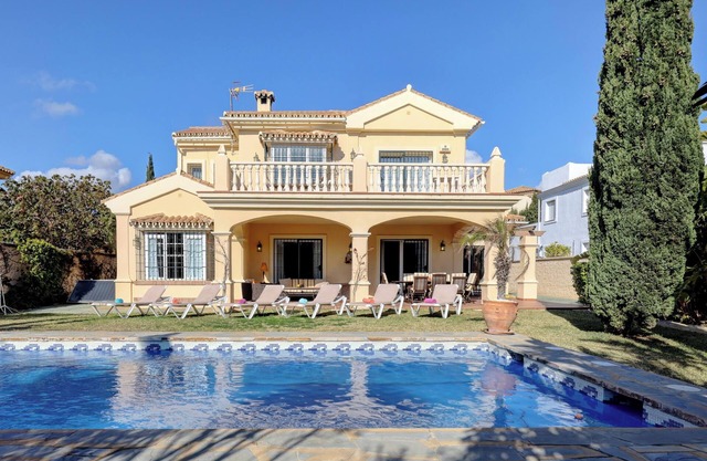 Villa Majestic con vistas a la montaña, piscina y Wi-Fi