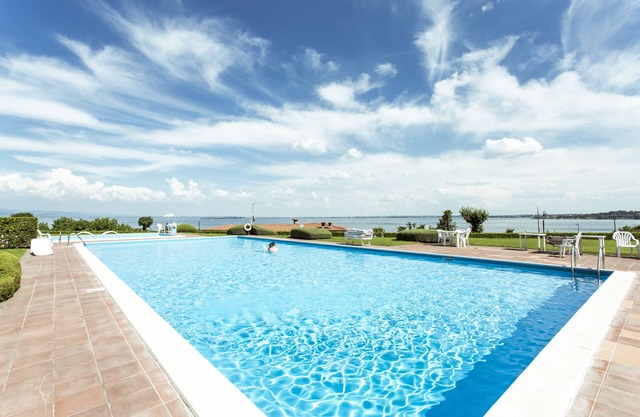 VILLA MARISA unos pocos pasos del lago