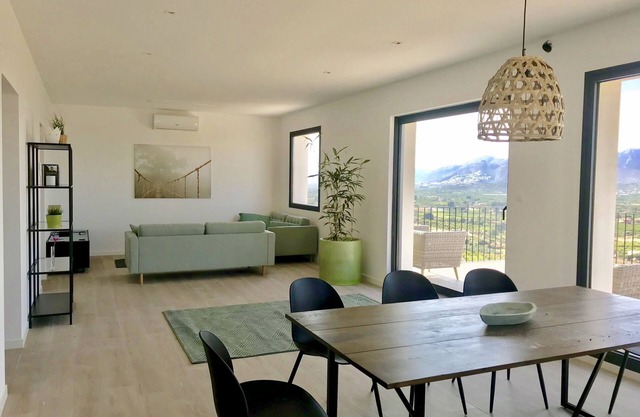 Villa superior con vista al mar