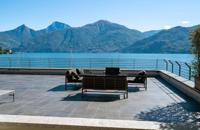 VILLA NAVALIA MARINA - directly on the lake como - with jacuzzi - 8 people