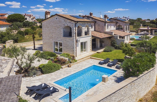 Villa cerca de Rovinj con piscina y vistas