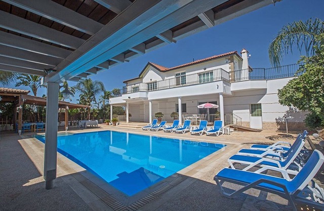 Villa Nekta - Villa de lujo de 5 dormitorios con excelente área de piscina - Gimnasio casero