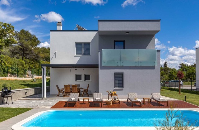Villa North Gromatic