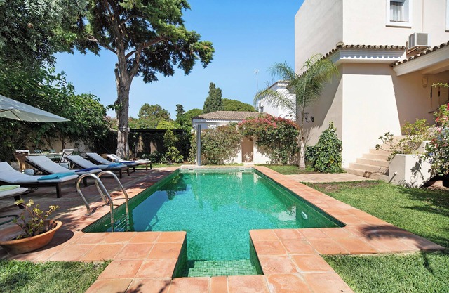 Villa 'Olmo Tree' con piscina privada, Wi-Fi y aire acondicionado