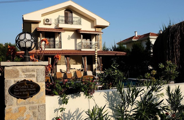Villa "Oteki Ev" (La otra casa) con jardín y piscina privada