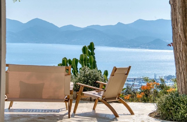 Villa overlooking the bay of Cannes