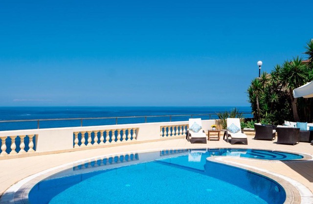 Villa Palma - Sunset Sea Views with Pool, Jacuzzi, Sauna and Games Room
