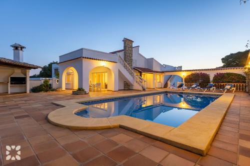 Villa Ponte Vecchio by Abahana Villas