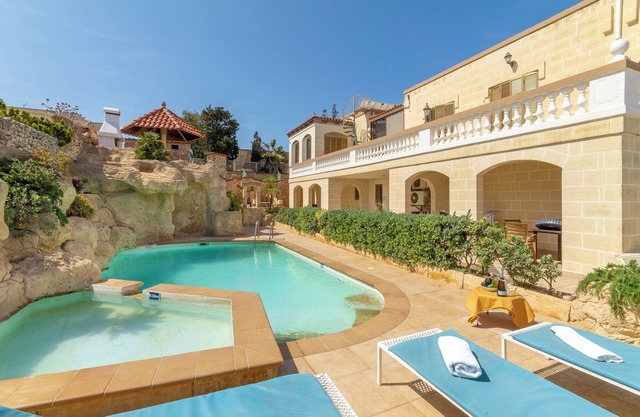 Villa & Pool 1 Mellieħa Bay Retreat, Mellieha, Malta