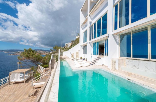 Villa 'Port Adriano' con vistas al mar, Wi-Fi y aire acondicionado