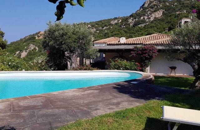 "Villa Porto Cervo con piscina"