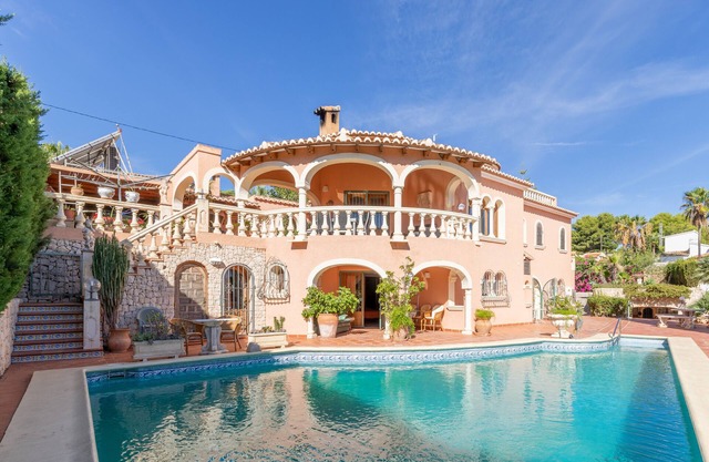 Villa 'Prestige' con vistas al mar, piscina y Wi-Fi
