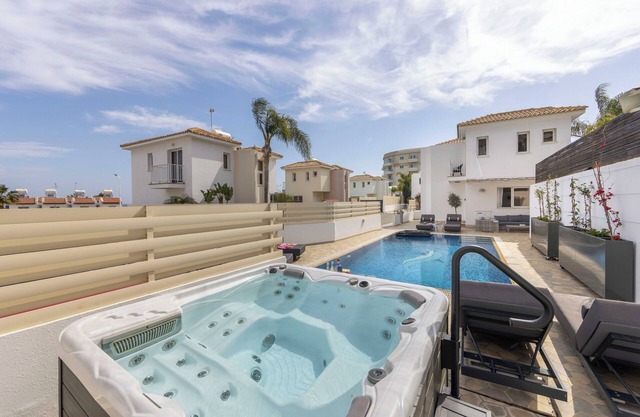 Villa Protaras View 6 Central Protaras -Fig Tree Bay-Jacuzzi-Hot Tub