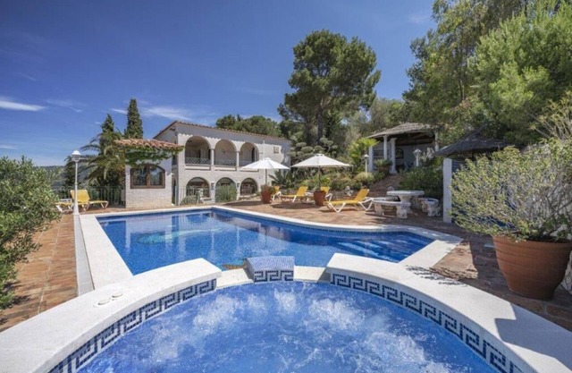 Propiedad con encanto, spa y piscina climatizada, vistas al mar, parque cerrado