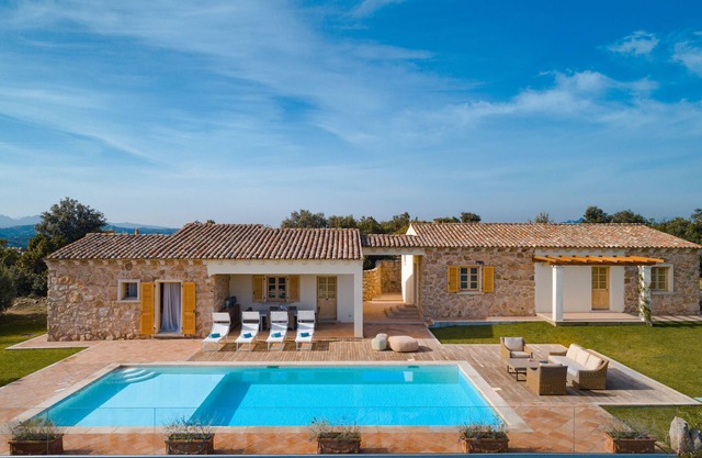 Villa 'Ruja' con vistas al mar, Wi-Fi y aire acondicionado