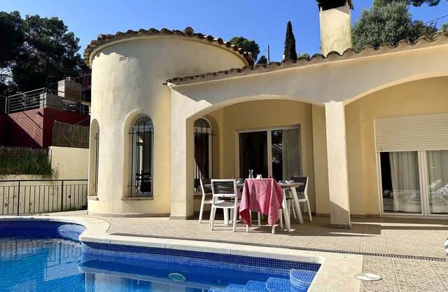 Villa con piscina en Sa Riera a 1 Km. de la playa!