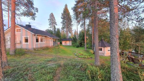 Villa Salme lemmikkiystävällinen mökki Taivalkoskella Jokijärven rannalla