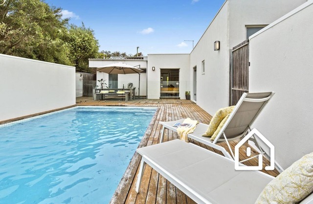 Villa Santorini - Blairgowrie Poolside Oasis
