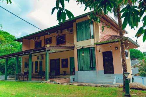 Villa Sapphire by Blue Robin - Private Taiping Villa 20pax River & Waterfall