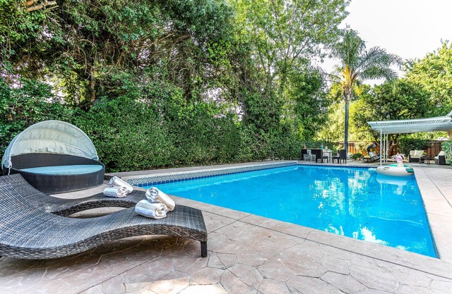 Villa Sausalito - Newly Designed 4BR House w/ POOL by Topanga