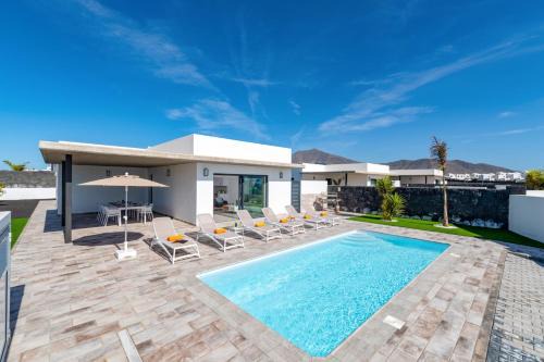 Villa Sibisse by Villa Plus
