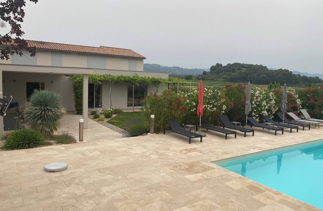Villa Soleil Azur: Un Chef-d'œuvre de Luxe Provençal Contemporain