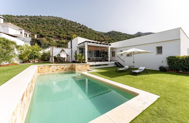 Villa 'Sueños' con vistas al mar, piscina privada y Wi-Fi