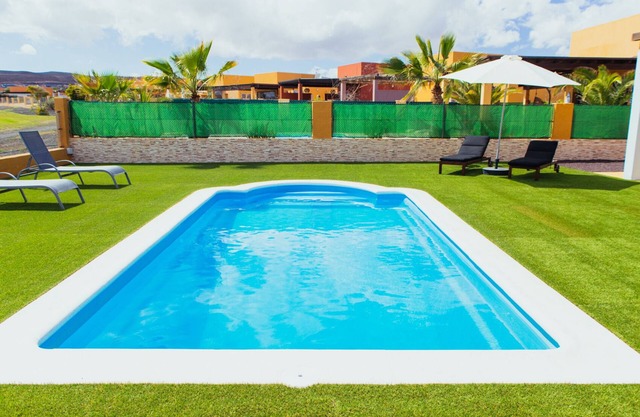 Villa Surprise Climaticed Pool, BBQ, Golf, Free Wifi,solar energy 100x100