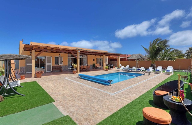 Villa Susi - Cuatro Habitaciones Villa, Capacidad 8