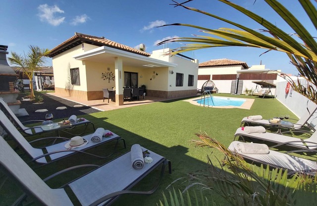 Villa Thais con piscina climatizada en Caleta de Fuste