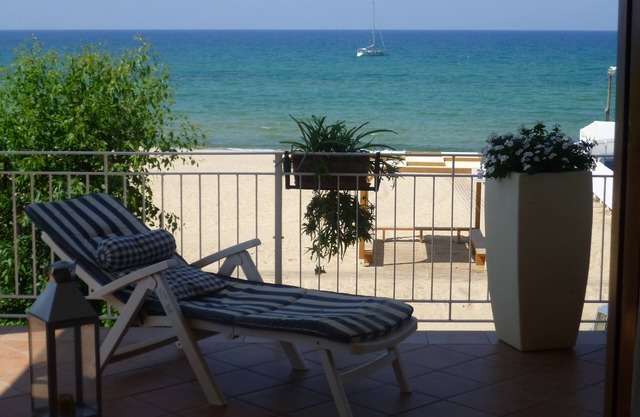 VILLA EL BECH unos pasos del mar