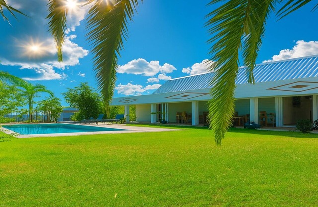 Villa Tima - Tropical Luxury with Jacuzzi Sauna Pool and Panoramic View