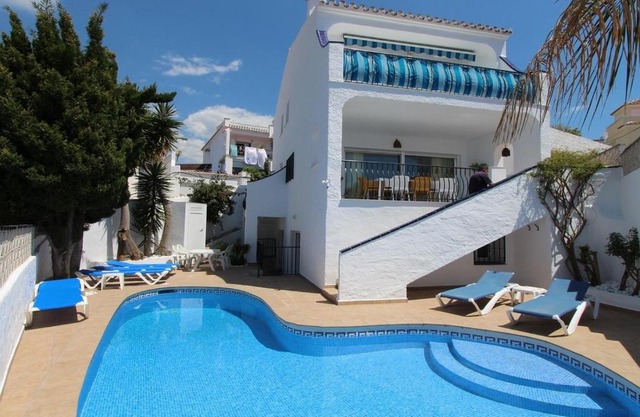 Villa Topping
