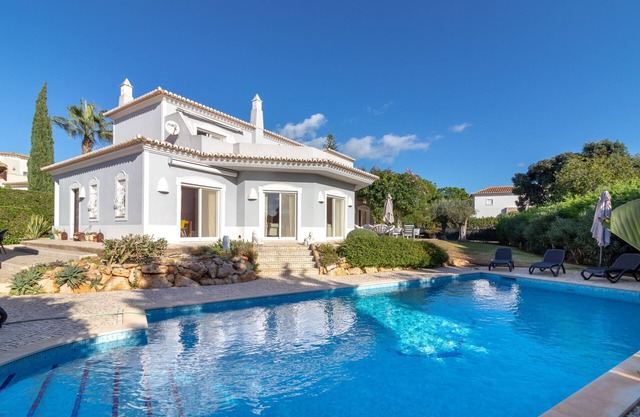 Villa Tranquila - Private swimming pool & stunning gardens, in Presa de Moura