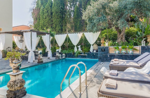 Villa Urbis, luxury villa in the heart of Taormina with swimming pool & jacuzzi.