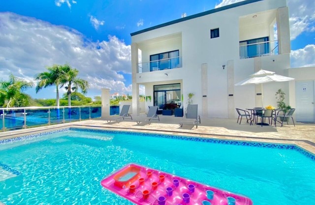 Villa Valentina Holidays 3 BR W/ Infinity Pool