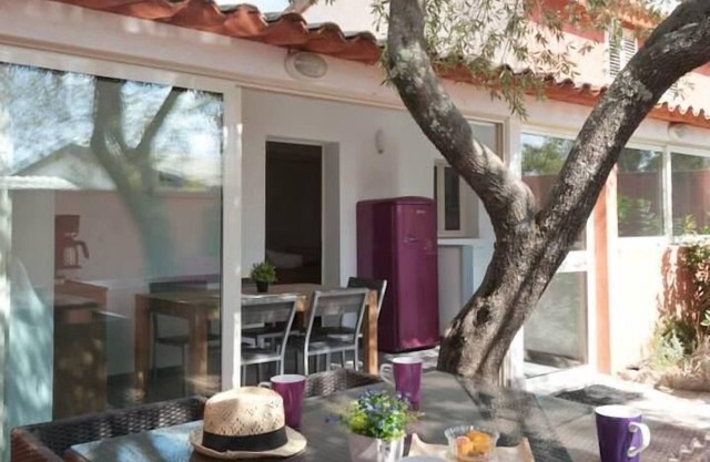 Pequeña casa 4/5 personas con aire acondicionado con piscina climatizada.